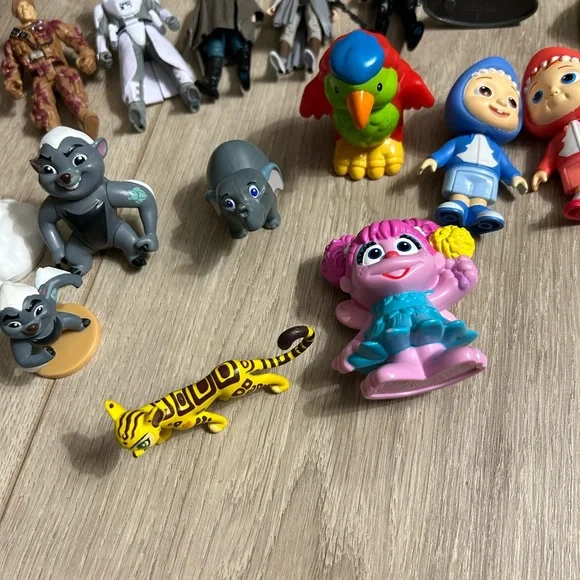 Approx. 30 Used Action & Other Figurines in Good Condition. See Pix. - Picture 7 of 14